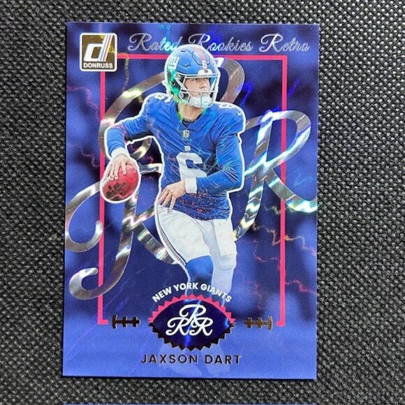 2025 Panini Donruss Football Jaxson Dart RC Rated Rookies Retro #1 NY Giants - Picture 1 of 2